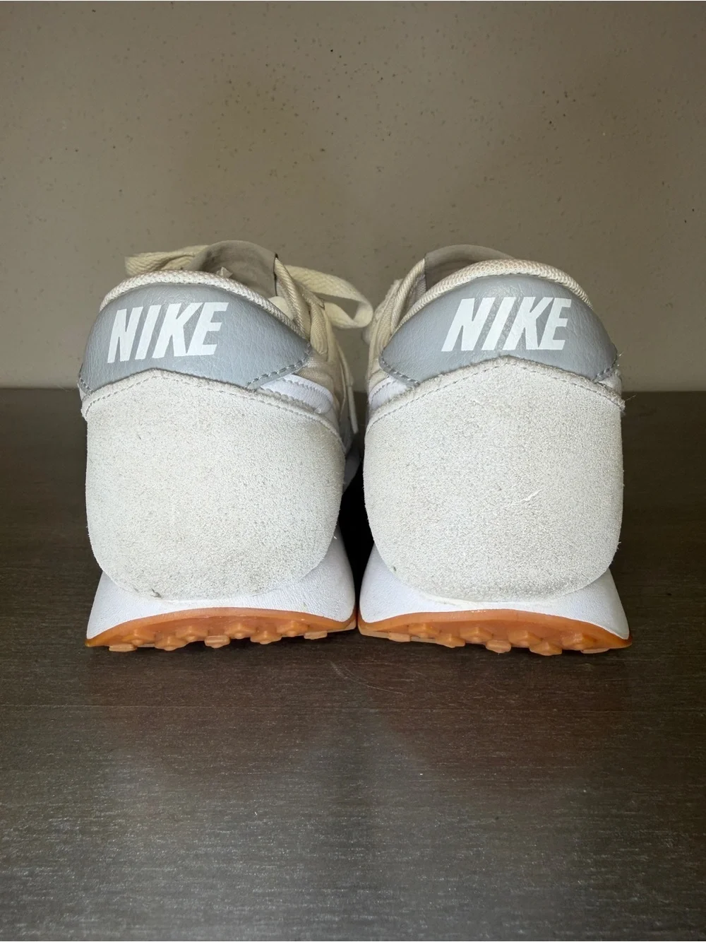 Nike Daybreak Pale Ivory Gray Womens Size 9 Walking Running Shoes Sneakers